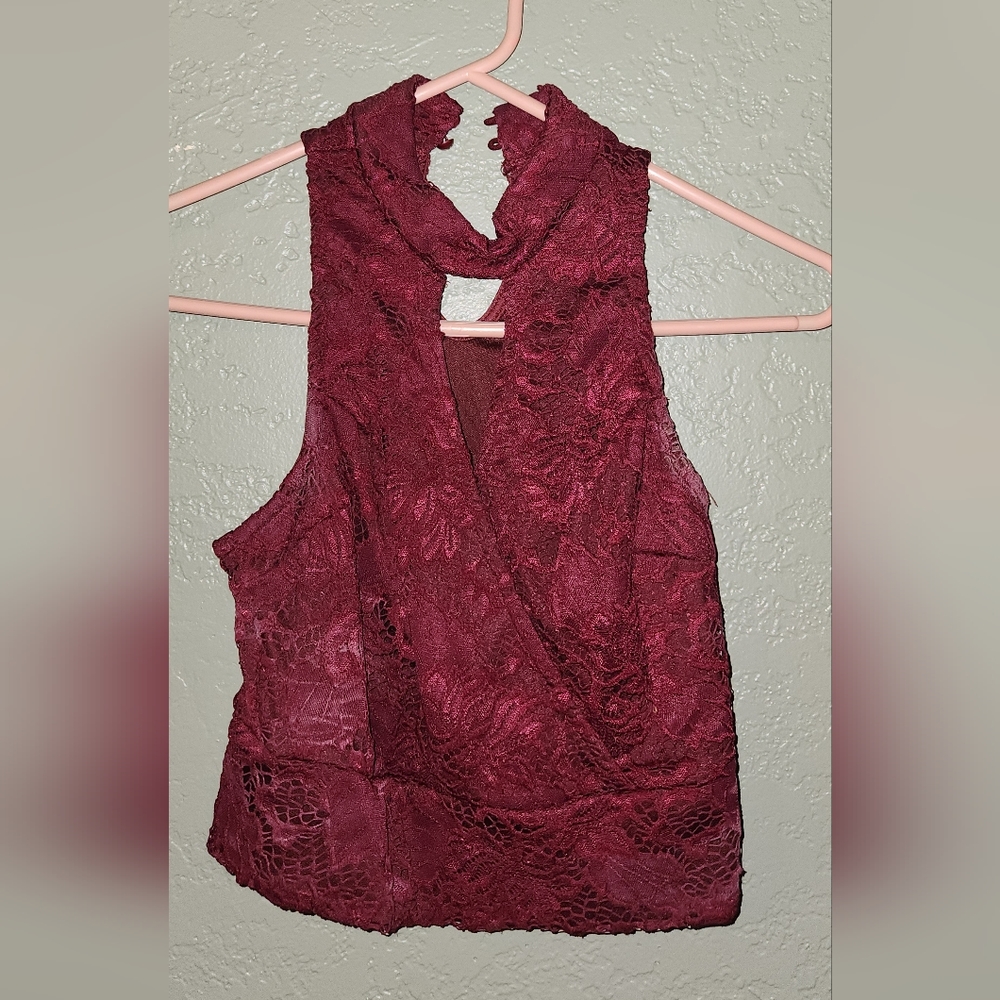 Burgundy crop top - Used